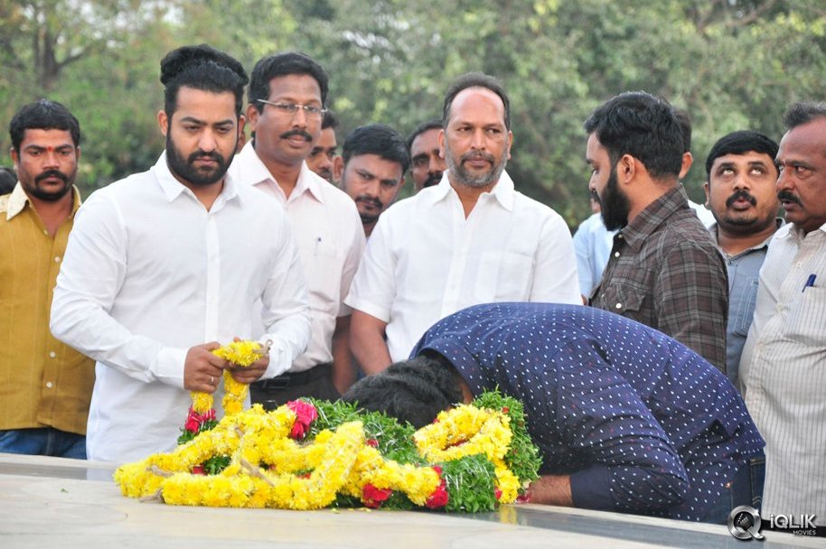 NTR-Family-Visit-to-NTR-Ghat-2016